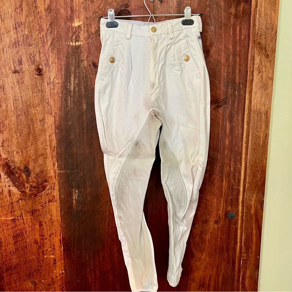 Kentucky Horsewear Women’s full seat Riding breeches with Gold Buttons.